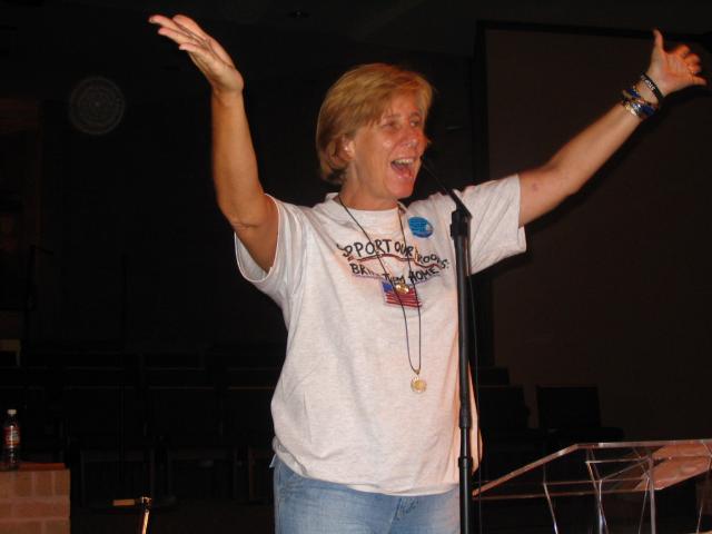 Cindy Welcomes Houston to the movement