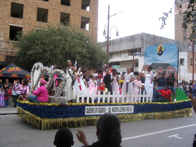 Queen of Queens float